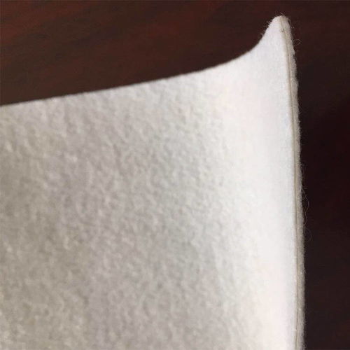 毛氈土工布對(duì)土體與混凝土的六大作用及針紡織品與原料銷(xiāo)售概述